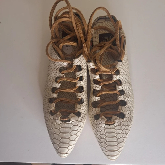 Free Bird Enya pointy toe laced, open back flat leather slip-on SZ 7 - Picture 8 of 11